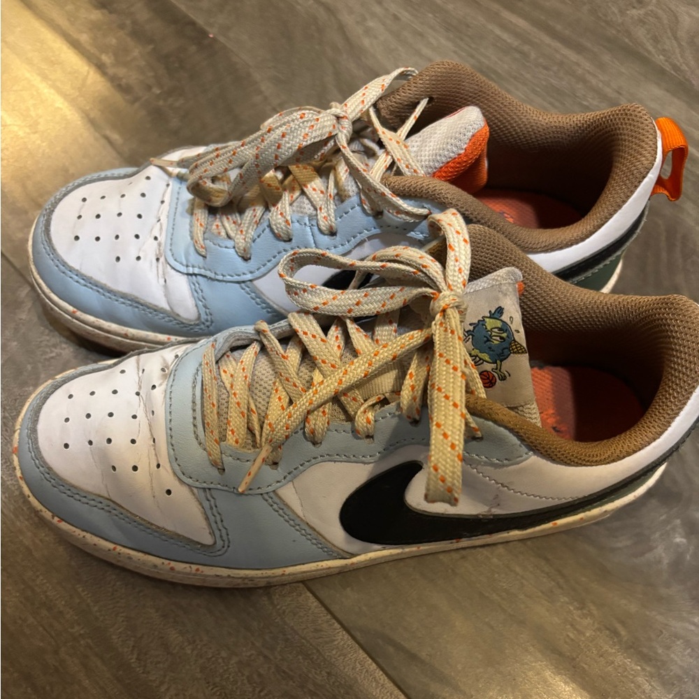 Nike Kids Light Blue and White Sneakers 5Y